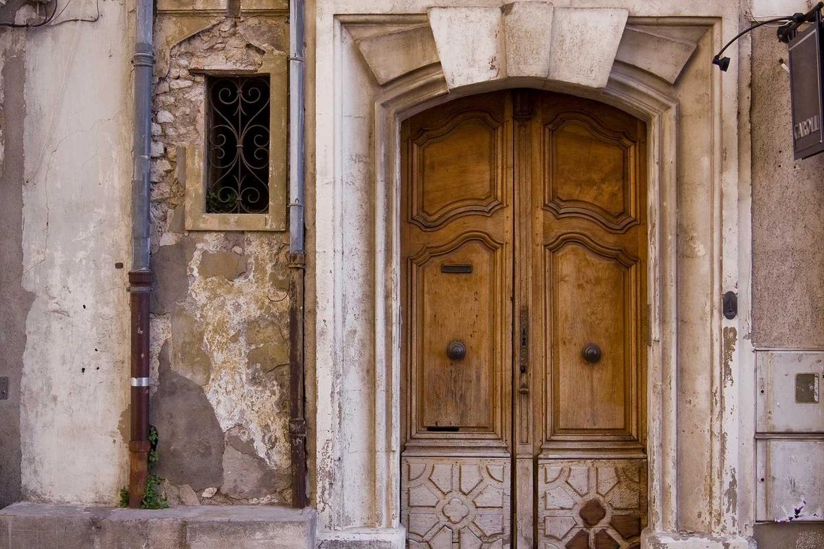 Harga Emas Hari Ini 17 April 2026 di Pegadaian, Antam Turun Rp15.000 per Gram